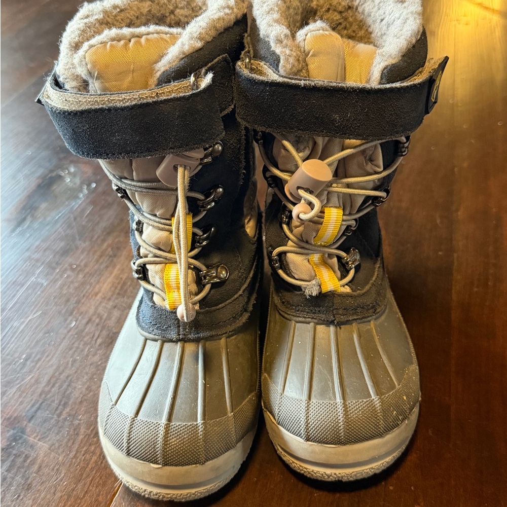 Khombu Kids Gray and Black Winter Boots | 13